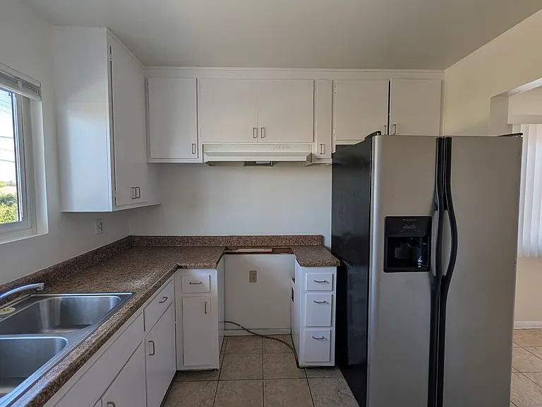 3937 W 178th St #4 — Photo 5