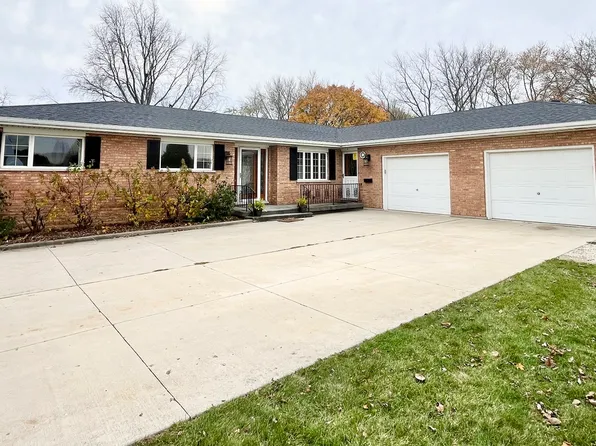 0N972 Shade Tree Ln, Maple Park, IL 60151