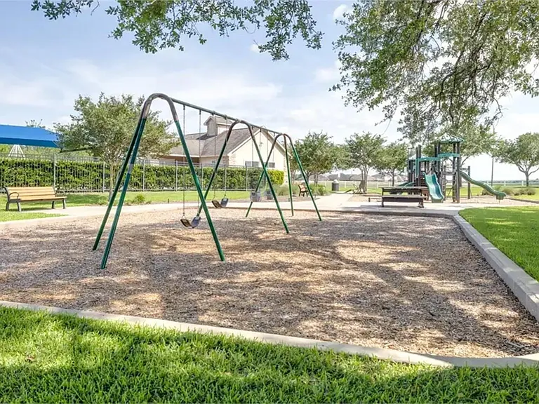 4907 Gentle Creek Ct — Photo 36
