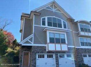 6 Maple Leaf Dr, Old Forge, PA 18518