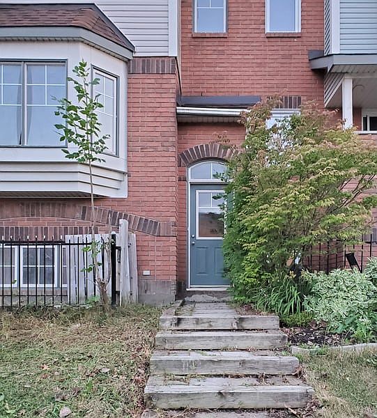 1st image of 78 Centrepointe Dr