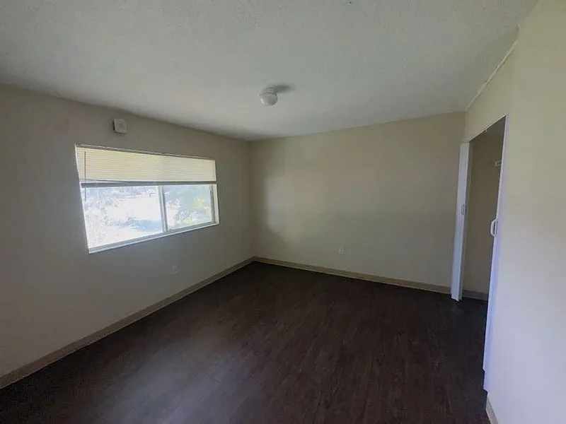 2 bed, 1.0 bath, $980 — Photo 4