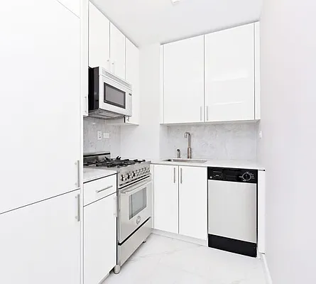 Rented by Keller Williams NYC | media 19