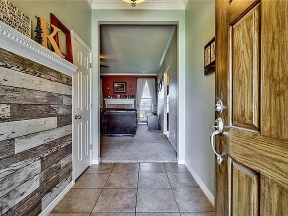 4th image of 604 Alexandria Ln