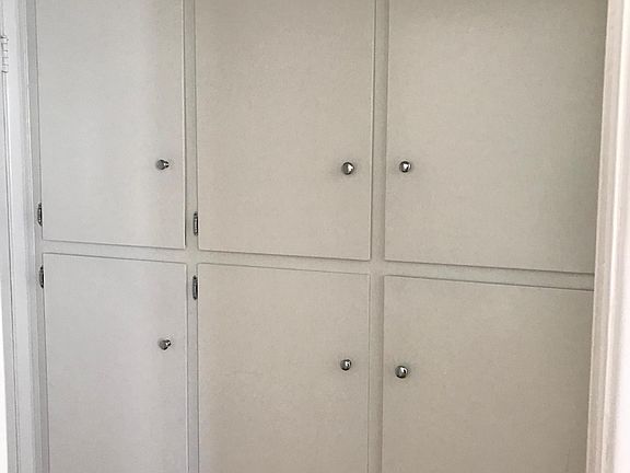 4th image of 1280 S Barrington Ave APT 21