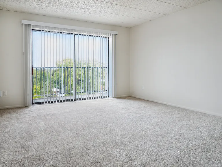Lincoln Tower Apartments — Photo 54