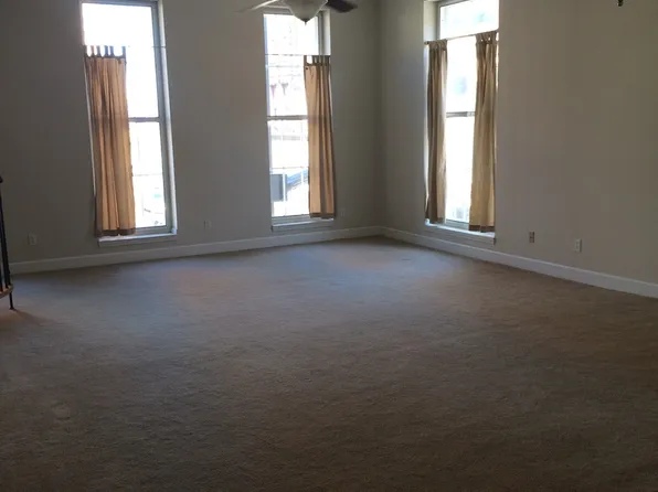 200 S Walnut St APT 200-2C, Muncie, IN 47305