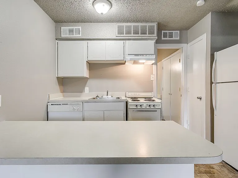Summer Square Apartments — Photo 12