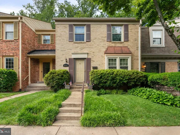 10334 Hampshire Green Ave, Fairfax, VA 22032