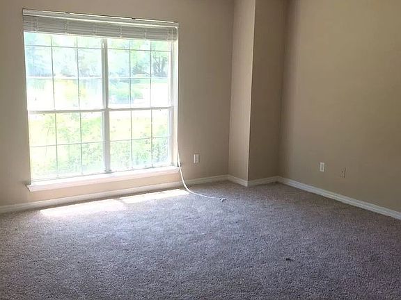 2nd image of 28535 Canterbury Rd