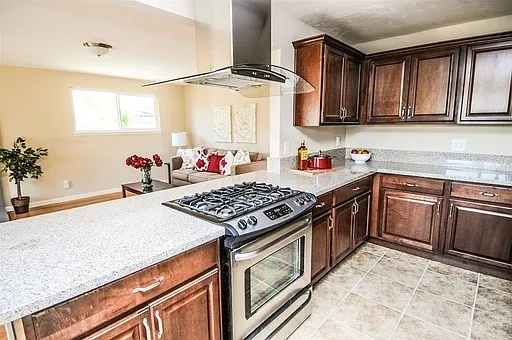 7517 Salizar St — Photo 4