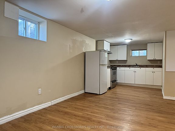 3rd image of 21 Davis Rd