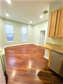 1512 W Erie St #3R — Photo 4