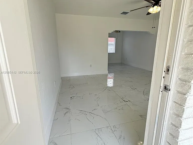 3177 SW 27th Ter #3177 — Photo 3