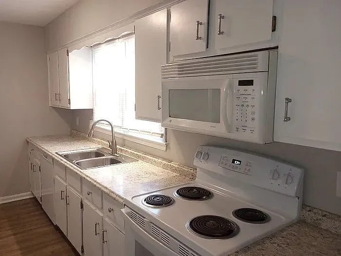 2 Summercreek Dr — Photo 6