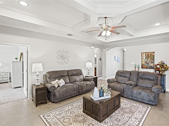 4th image of 2210 Diamond Dr