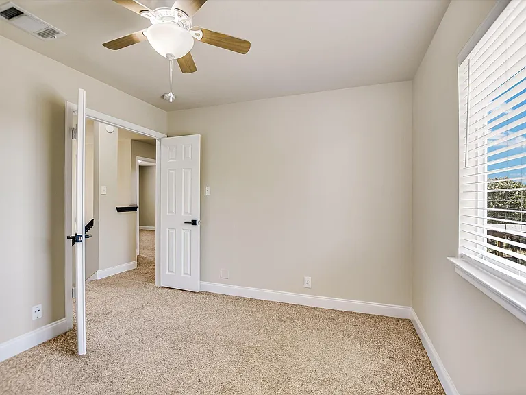8111 Hawick Dr — Photo 16