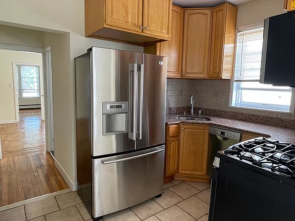 3rd image of 2972 Lawton Ave
