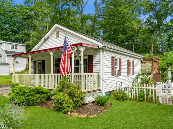 157 Monroe Trl, Hopatcong Boro, NJ 07843