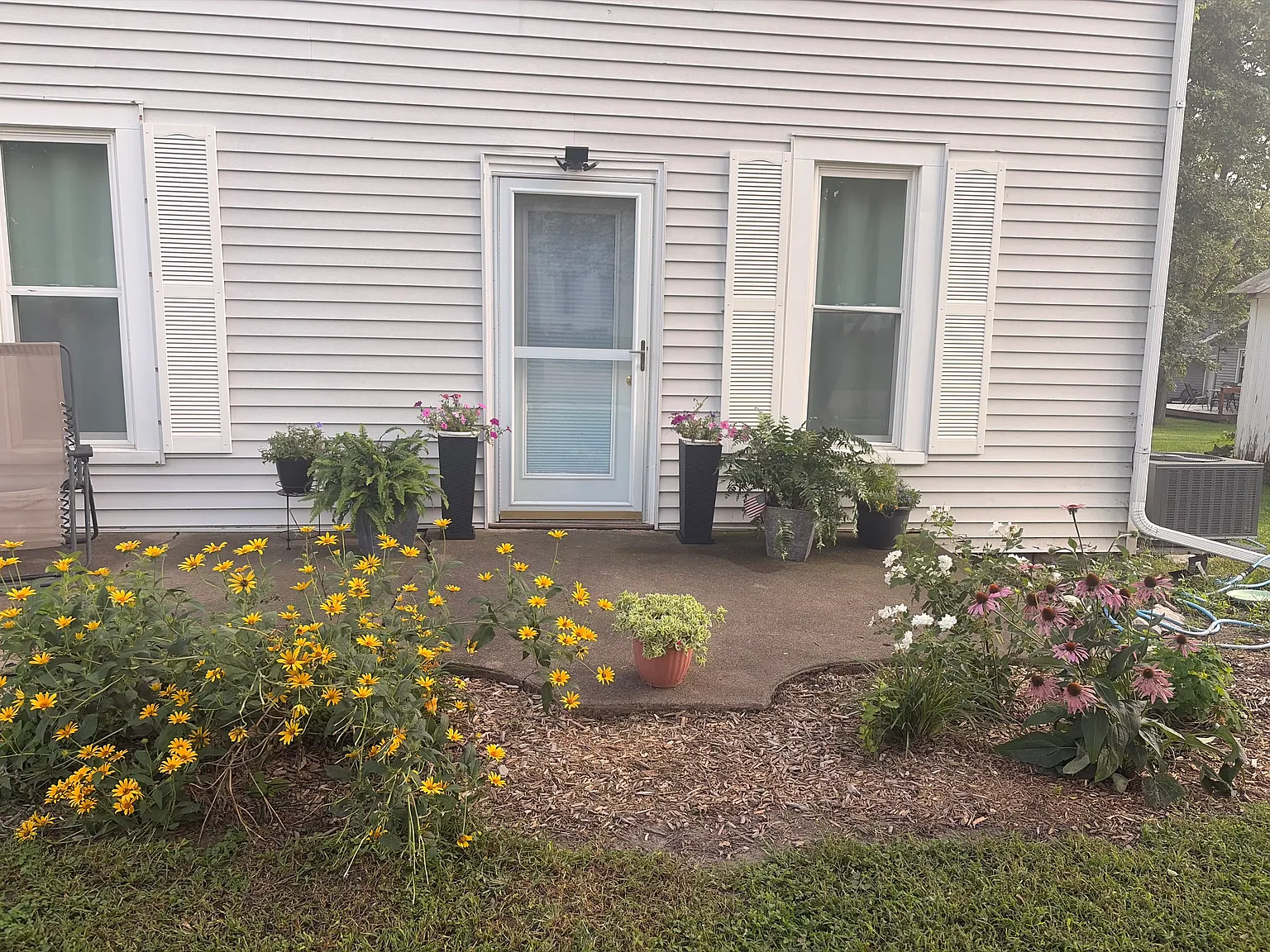 3 bed, 1270 sqft, $925 — Photo 2