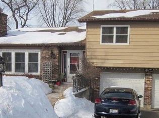 3106 Still Hill Dr, McHenry, IL 60050