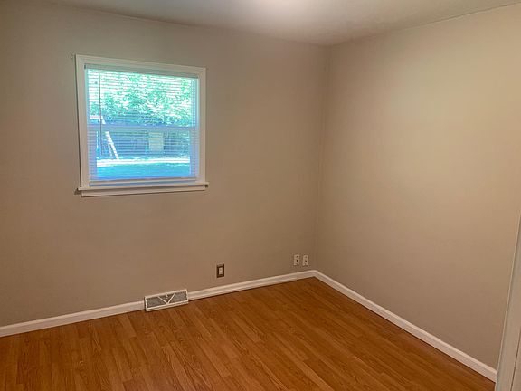 5th image of 2943 Evelyn St