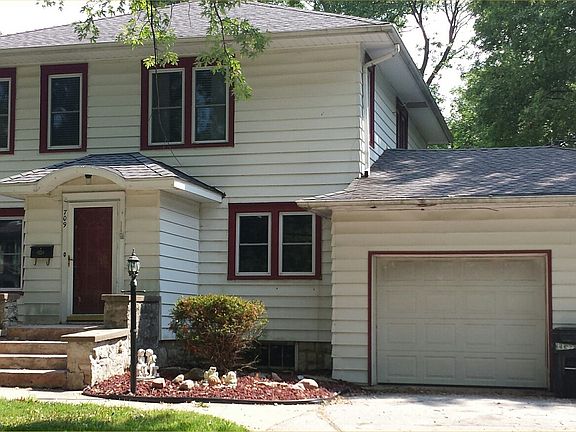 Attached 2 Car Garage