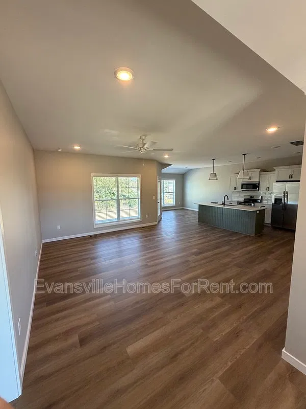 3 bed, 2.0 bath, $2,350 — Photo 2