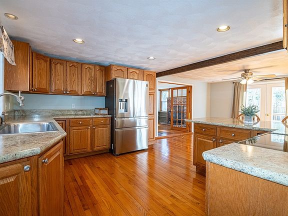 4th image of 133 Topsfield Rd