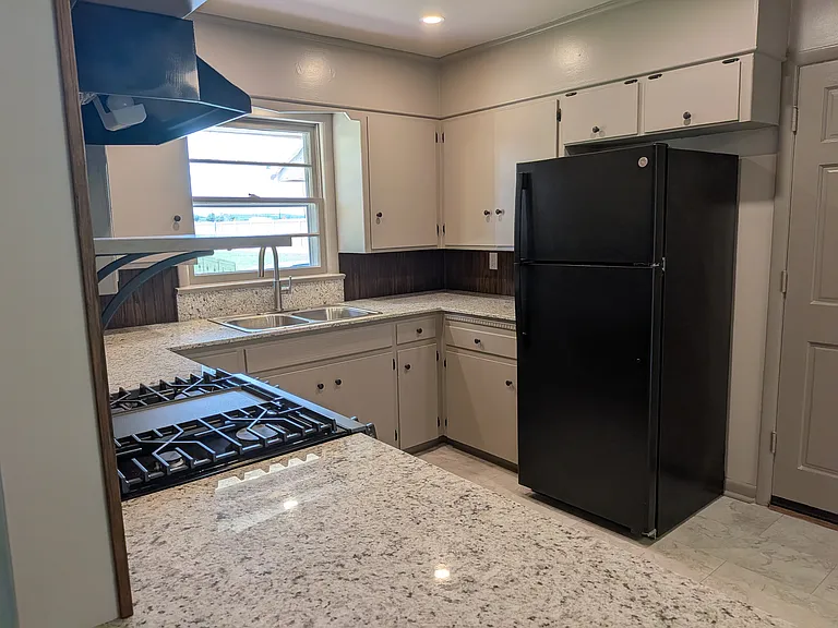 5121 S Madison Ave — Photo 3