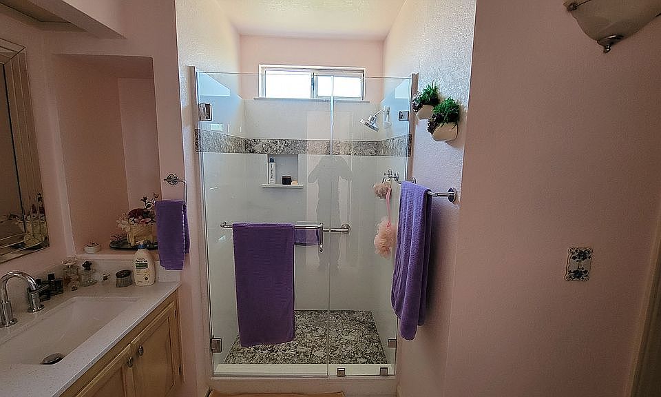 2nd image of 401 Barclay Ct