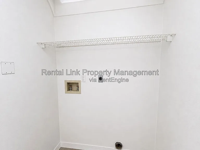 320 SW 3rd Pl #4 — Photo 23