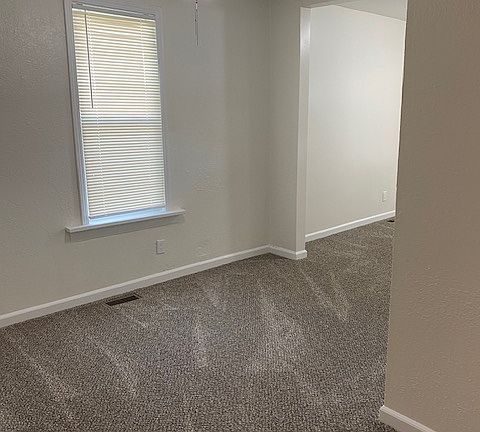 5th image of 379 White St