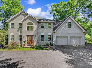 121 Brandyshire Dr, Tamiment, PA 18371