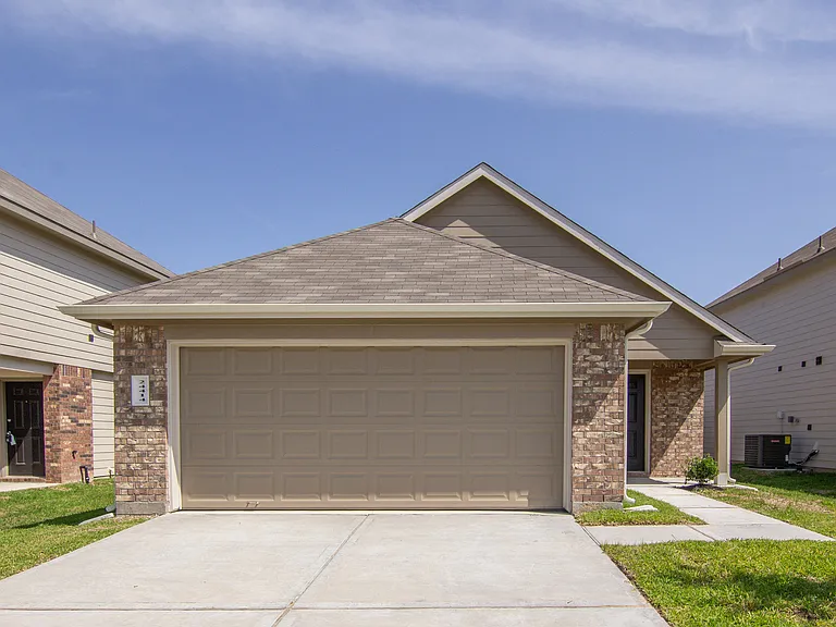 24414 Borelli Dr — Photo 3