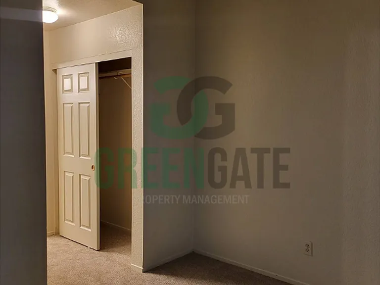 2428 Woodvale Dr — Photo 22