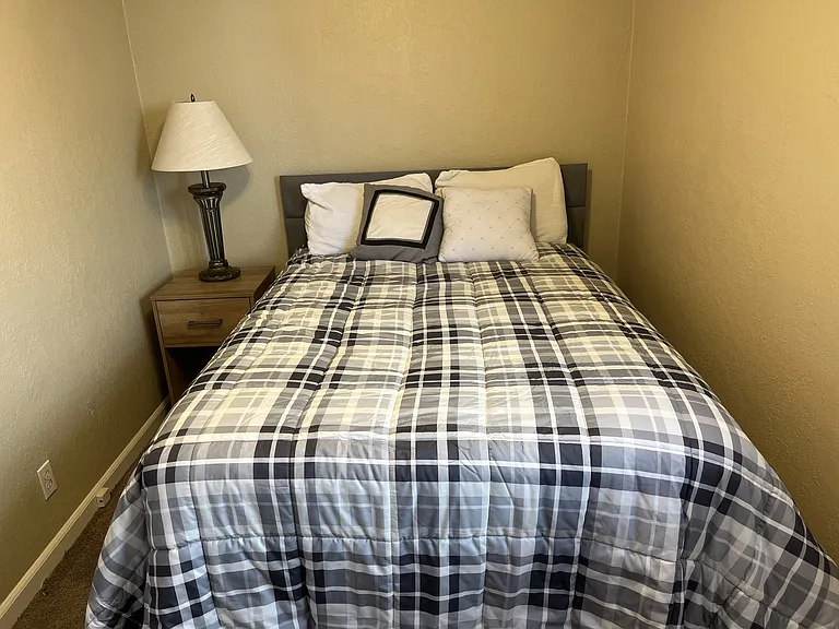 2nd bedroom