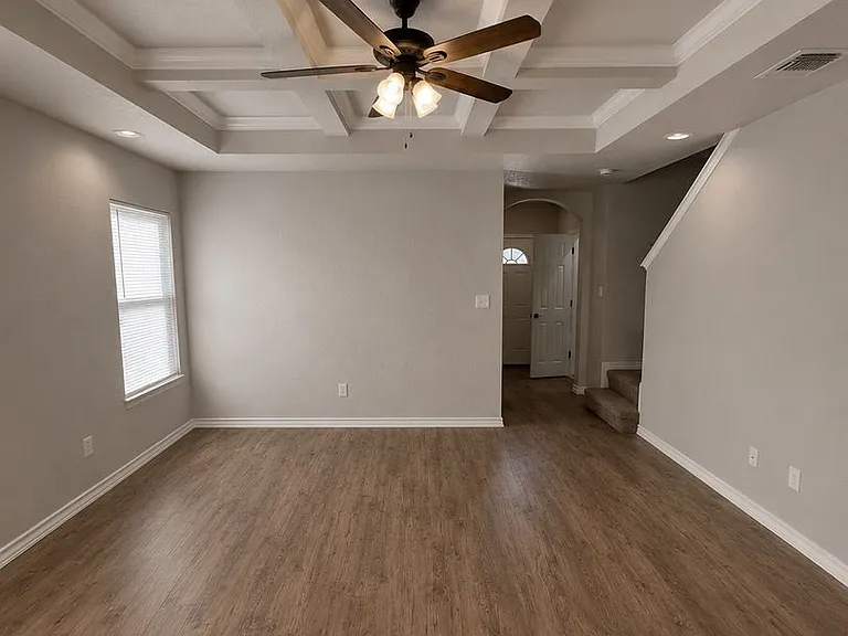 5016 Flipper Dr — Photo 3