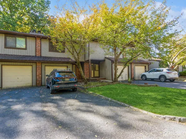 39 Laurie Ct, Matawan, NJ 07747