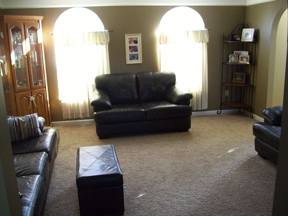 4th image of 323 Green Fields Ct