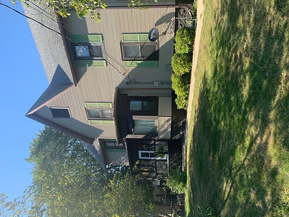 2nd image of 1905 Columbus St