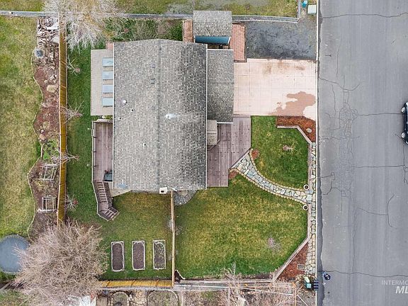 2nd image of 814 Valley View Dr