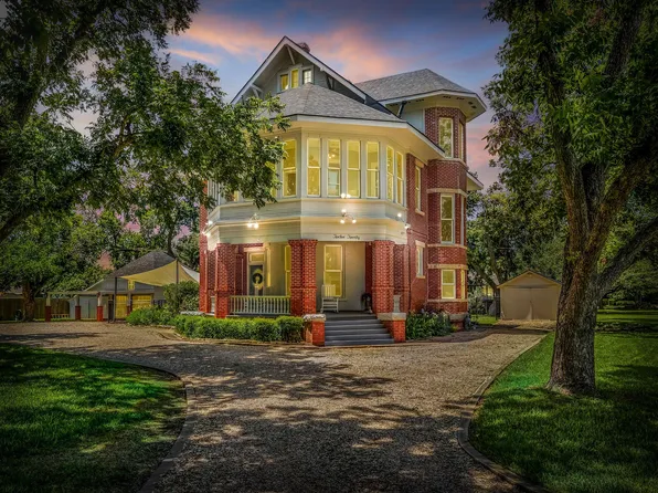 1220 W Lake Dr, Taylor, TX 76574