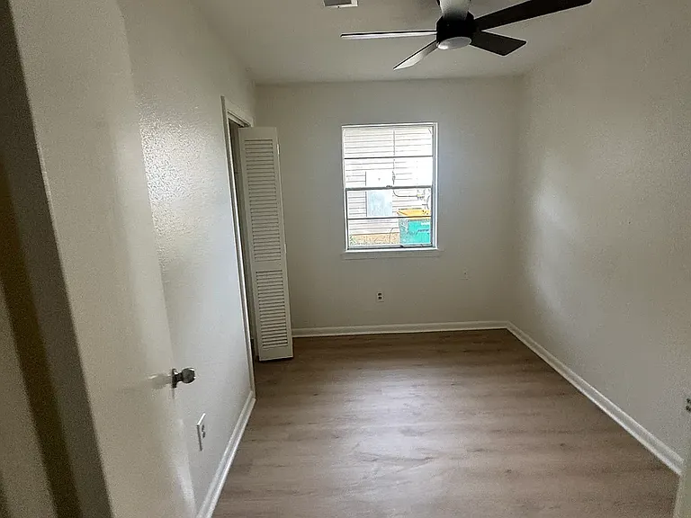 1114 Main St — Photo 5