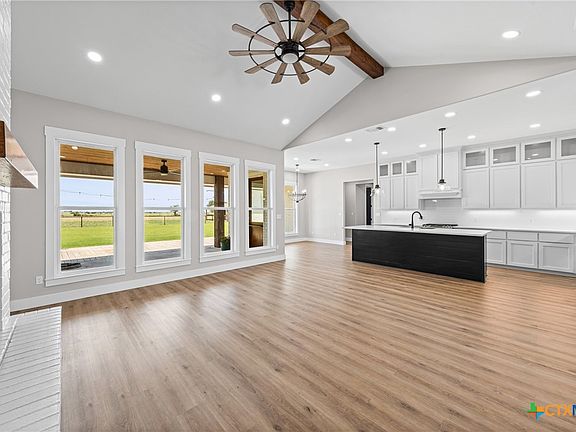 5th image of 1060 Hackberry Rd