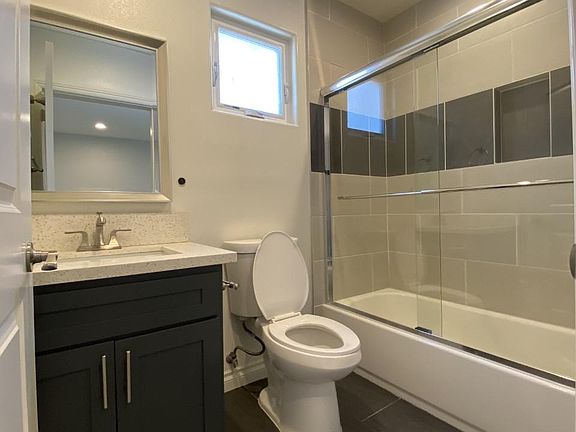 4th image of 4011 S Raymond Ave