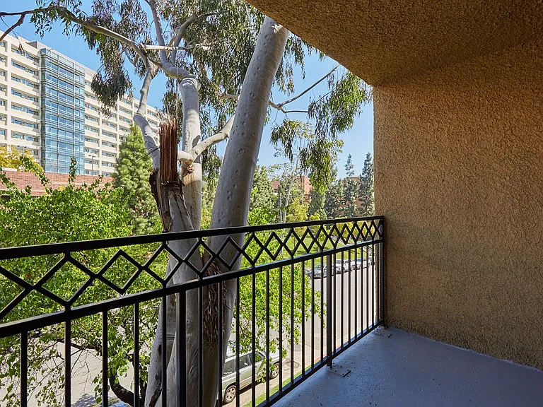 Ariel Court Apts — Photo 14