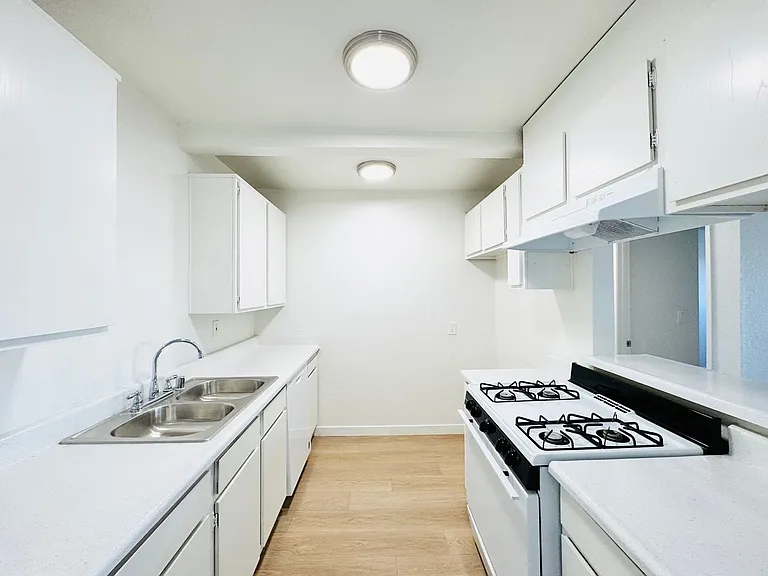 Westpark Apartments — Photo 6