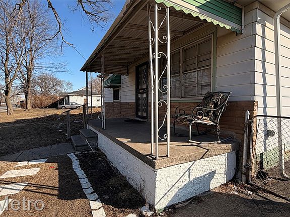 3rd image of 19728 Hoover St