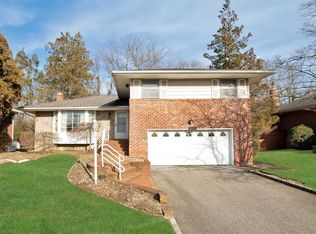 68 Winthrop Rd, Plainview, NY 11803